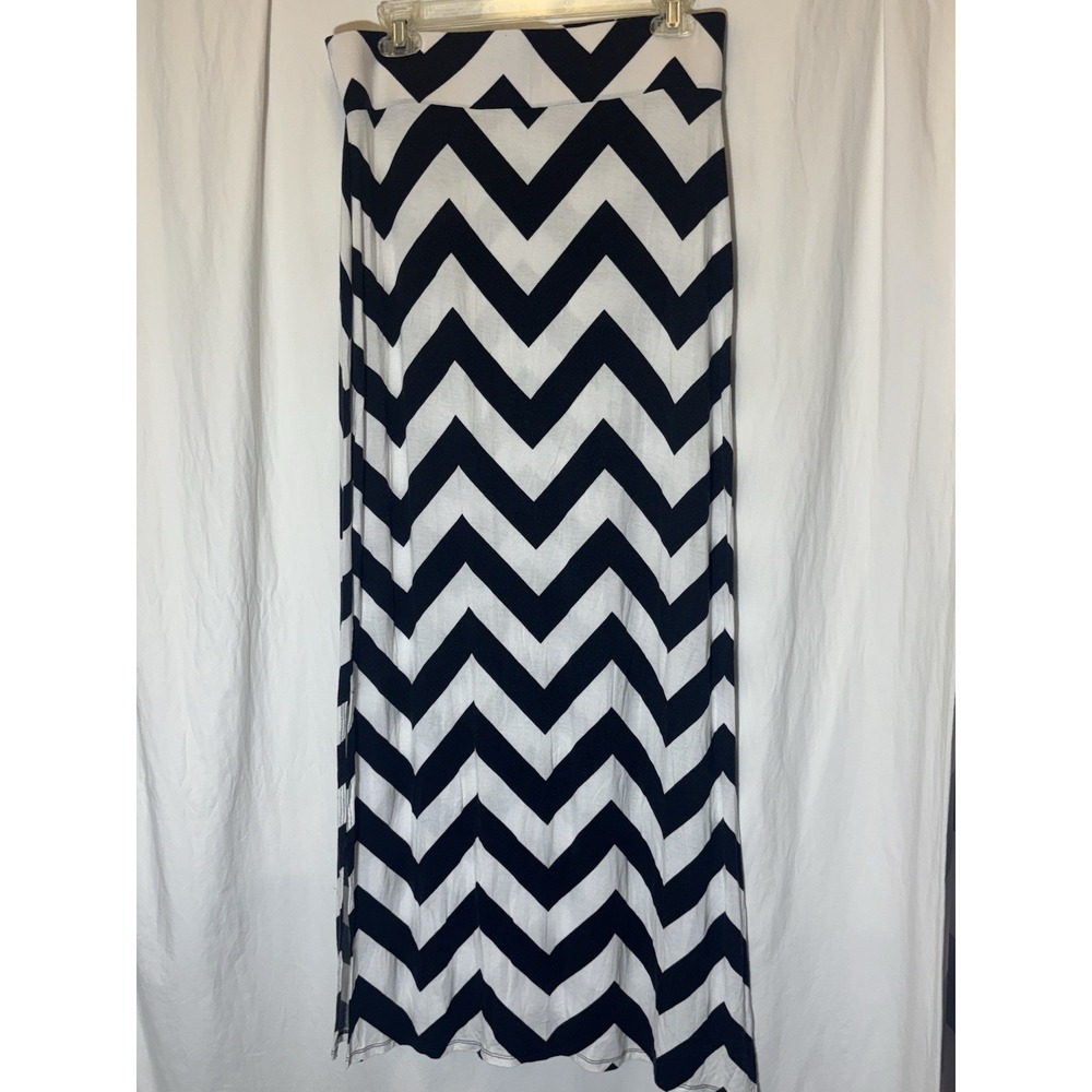 A.N.A. Women's Black & White Zig‎ Zag Striped Long Stretchy Skirt Size M AA7